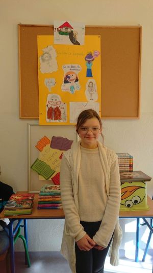 Uczniowie prezentujący swoje prace na projekt