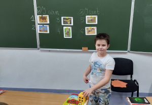 Dzieci przy tablicy