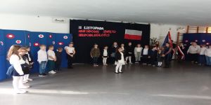 Uczniowie na apelu