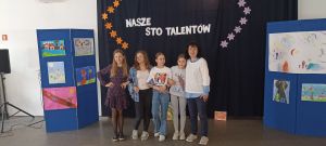 Uczniowie prezentujący swoje talenty