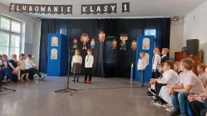 Uroczystość ślubowania dzieci na uczniów