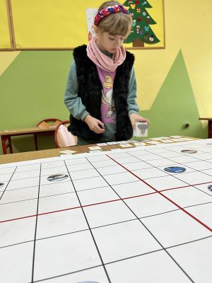 Dzieci na zajęciach z kodowania